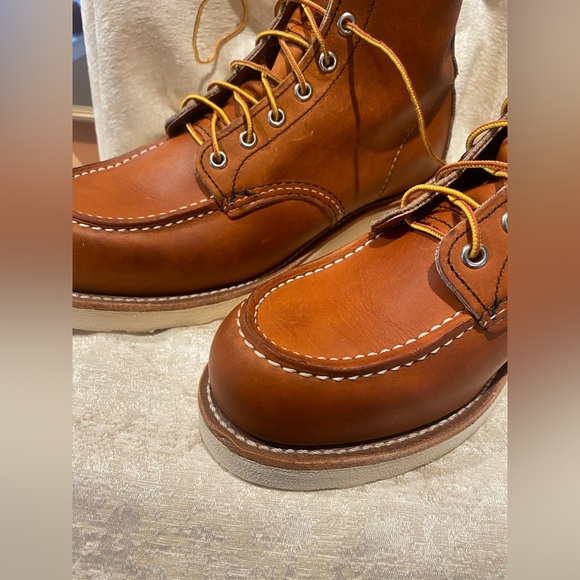 Red Wing Classic Moc Men’s boot in Oro - Picture 8 of 11